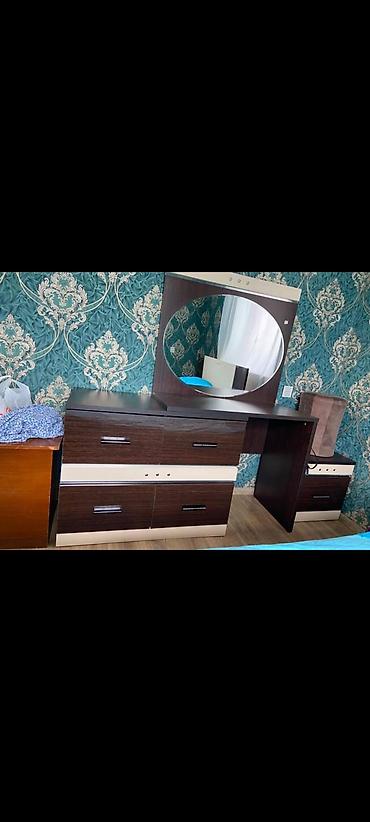 mebel vinilleri: Yataq otağı mebel dəsti Tərkibi: - 3 qapılı (ortası güzgülü) şkaf - — 4