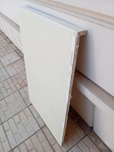 Mətbəx mebeli üçün mərmər parçası (dəzgah). Ölçüləri: uzunluğu 94 sm — 2