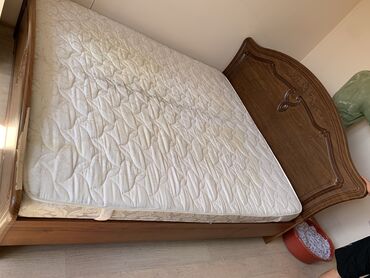 спальный гарнитур деревянный: Спальный гарнитур, Двуспальная кровать, Тумба, Б/у
