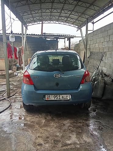 маленький машинка: Toyota Yaris: 2007 г., Механика, Бензин, Хэтчбэк — 3