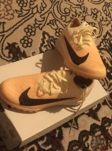 кроссовки для волейбола найк: Кроссовки Nike Phantom в бежевом цвете с черным логотипом-галочкой