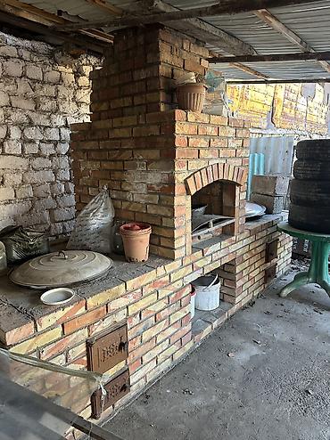 Продажа коттеджей и домов: Продаётся жилой дом с большим навесом и двориком. Адрес:Г.Бишкек ж\М — 10