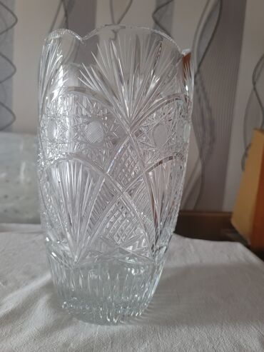 xiyar turşusu qiymeti: Xrustal Böyük güldan 30 Xrustal Kiçik 20 azn Iki meyvə vazı biri 10