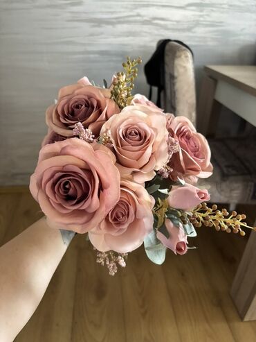 Ruža: Buket svilenih dekorativnih ruža – više varijanti.Ukoliko kupite vise na lalafo.rs — 1 Ruža: Buket svilenih dekorativnih ruža – više varijanti.Ukoliko kupite vise — 1