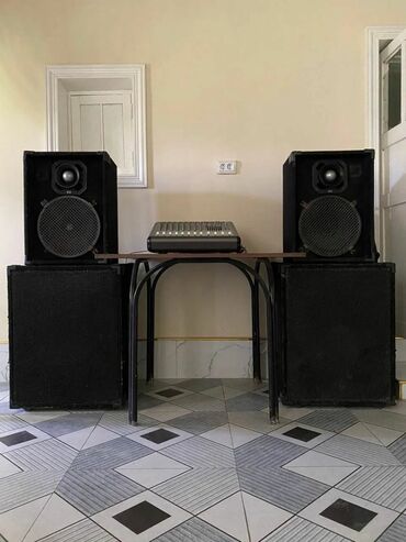 DJ-lər: Kalonka🔈, mikrofon🎤, DJ🕴🏼, fotoqraf📷, isiqlar🪩, tustu aparati