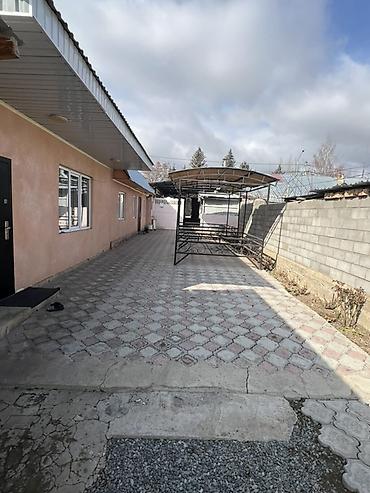 Навесы: Продаётся участок в центре Чолпон-Аты, первая линия, напротив мэрии — 6