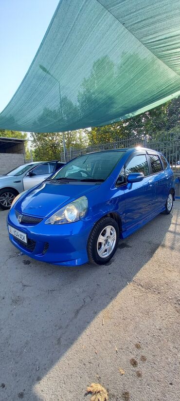 купить тент на фуру бу: Honda Fit: 2005 г., 1.3 л, Вариатор, Бензин, Минивэн