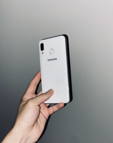 acer swift: Samsung Galaxy A30, түсү - Ак