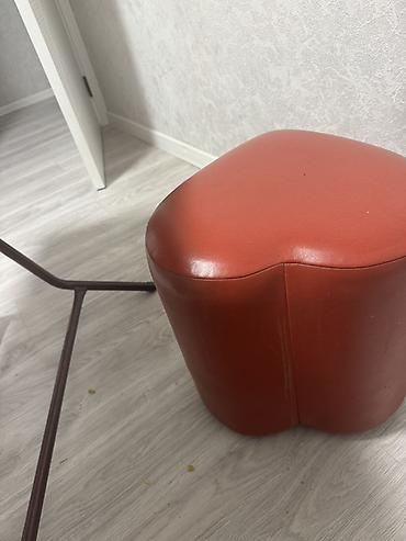 iwlenmiw divan kreslo: İşlənmiş, Pufik oturacaq, Süni dəri, rəng - Qırmızı, Kredit yoxdur, Çatdırılma yoxdur — 2
