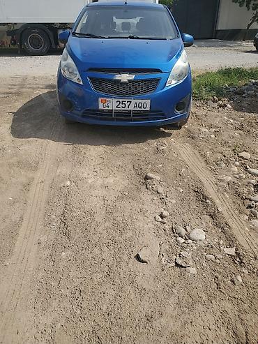 спарк сатуу: Chevrolet Spark: 2013 г., 1 л, Кол менен иштөөчү, Бензин, Хетчбек — 1
