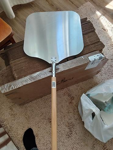 taxta qutular: 3 ölçü pizza paketleri heresinden 100 dene. 300 dene ümumi. 2 ölçü — 9