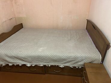 гардероб мебель: Двуспальная Кровать, Б/у