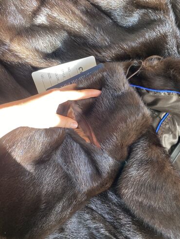 Шубы: Шуба из норки, классическая модель до колена. Характеристики: - — 10