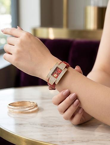 Ünvan ramanı 6 azn Qol saatları Şəkillərdə müxtəlif dizaynda bir