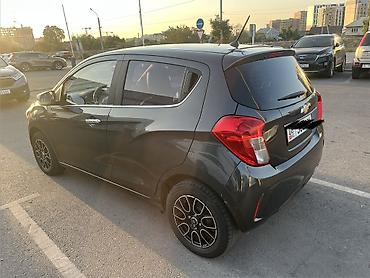 bugatti veyron: Chevrolet Spark: 2017 г., 1 л, Автомат, Бензин, Хэтчбэк — 4