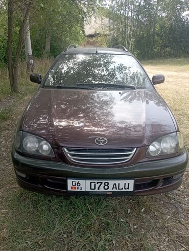 срочно срочно продаю машина: Toyota Avensis: 1999 г., 1.6 л, Механика, Бензин, Универсал
