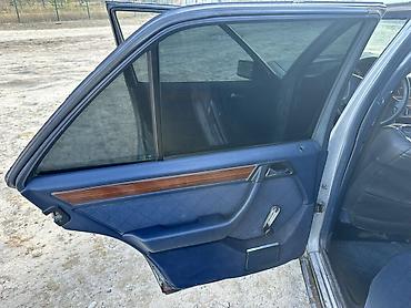 Другие детали салона: Mercedes-Benz — E220 - Классический интерьер с синим текстильным — 3