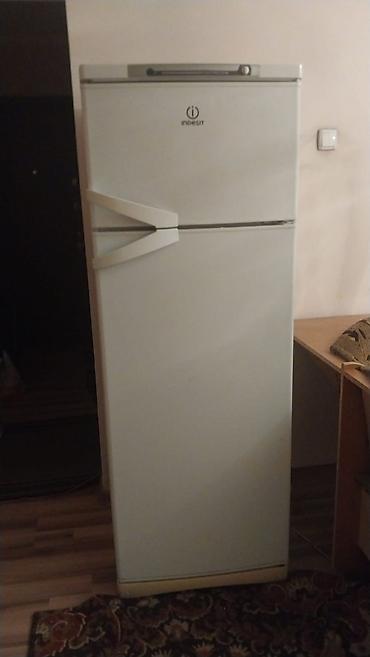 Холодильник Indesit, Б/у, Двухкамерный