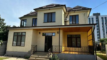 советский ахунбаева: 220 м², 5 комнат, Утепленный, Бронированные двери, Балкон застеклен
