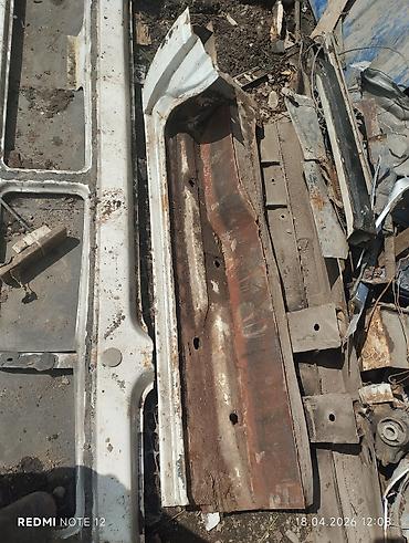 Другие автозапчасти: Кузовные детали . задний стойки на спринтер правая част .#стойка — 13