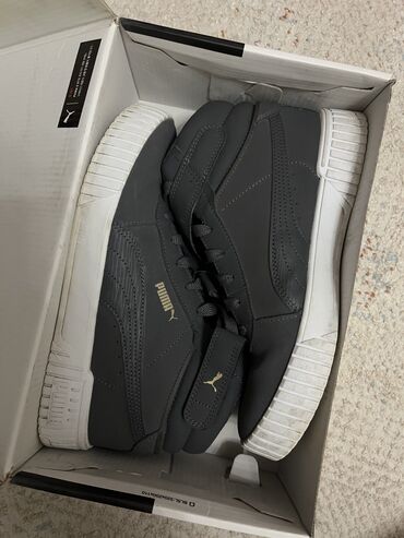 Women's Sneakers and athletic shoes: Кроссовки, 40.5, Puma, Б/у, цвет - Серый, Платная доставка, Самовывоз