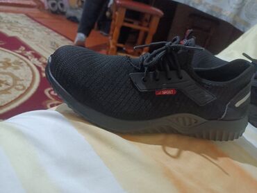 Krasofkalar və idman ayaqqabıları: Salam teklukesizlik ayablari tezedi 42razmer super gorunuşu var burnu — 11