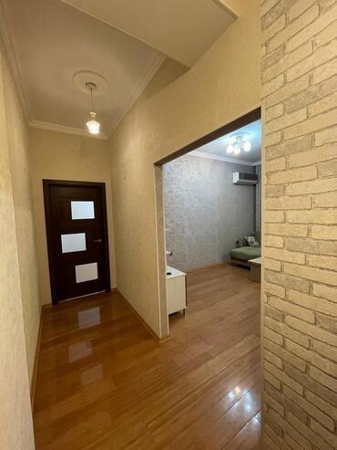 Uzunmüddətli kirayə mənzillər: Xırdalam kristal 1de 14/11ri 3 otaq metbext studio kiraye menzil — 3