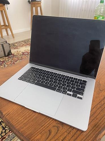 MacBook Air 15" (чип Apple M4, 2025 г.) - Экран: 15-дюймовый дисплей