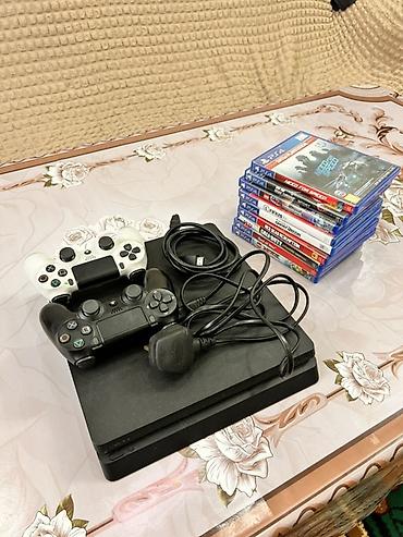 джойстик xbox series s: Игровая консоль Sony PlayStation 4 Slim (чёрная) в комплекте. В — 1