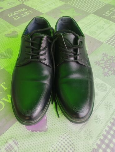 зеленые туфли: Размер 39-40,в отличном состоянии не одевалось.срочно нужно продать