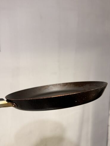 Наборы посуды: Продаю: 1. Сковорода-вок чугунная -1500(идеальное состояние) 2 — 12