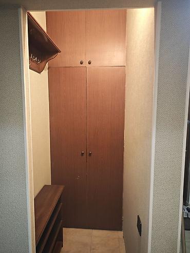 70: Сдаётся 3-комнатная квартира в районе Дордой Плаза. Площадь: 70 м² — 7