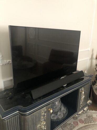 Телевизоры: Böyük ekran LED televizor + soundbar - Ekran diaqonalı: təxminən
