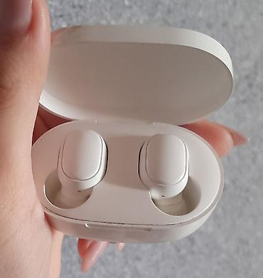 micro nausnik: Tam simsiz qulaqlıq dəsti – ağ rəng, şarj qabı ilə Xüsusiyyətlər: - — 1