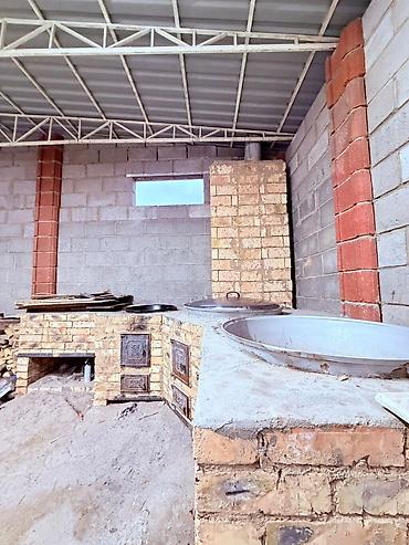 Продажа коттеджей и домов: Продаётся дом с помещениями и хозяйственными постройками. Планировка — 1