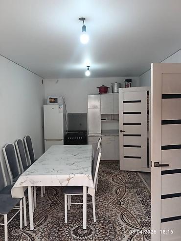 Продажа полдома: 🏡 Продаётся барачный дом у берега в селе Тон! 📍 Локация: с. Тон 🌊 — 1