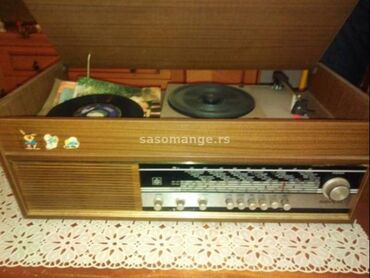 Elektronika: Tri stara radija sa slike,dva sa gramofonom za kolekcionare