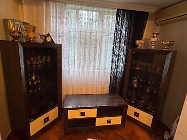 lovhe satisi: Qonaq otağı üçün mebel dəsti - Tərkib: 2 vitrinalı şkaf + TV stendi — 1