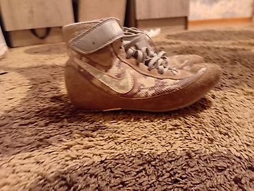 махачев полузамок: Мужские кроссовки, 36.5, Nike, Б/у, цвет - Бежевый, Самовывоз — 2