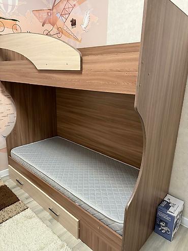 bunk bed: Двуспальная кровать, Б/у, Каркас без матраса, длина - 190 см — 2