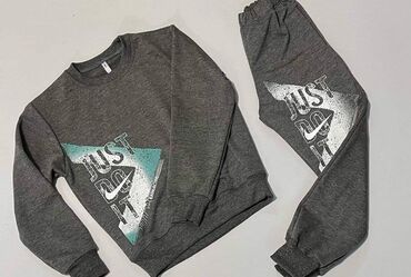 Ostala dečija odeća: Veličina 10 
dva kompleta 2750 din — 12