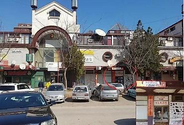 Žičani punjači za telefone: Auto punjač za upaljač sa 2 izlaza - Dva USB porta: 1x USB-A i 1x — 2