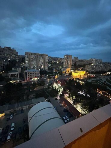 Uzunmüddətli kirayə mənzillər: Xətai Rayonu Həzi Aslanov Metrosu 2 otaq. Mərtəbə - 17/13 Otaq sayı — 9