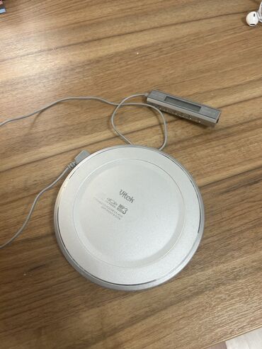 IPod и MP3-плееры: Портативный cd/vcd/mp3 - плеер vitek питается от двух батареек