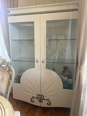 iskaf: Ağ rəngli vitrin-bufet - Klassik-stil dizayn: ön hissədə günəş şüası — 3