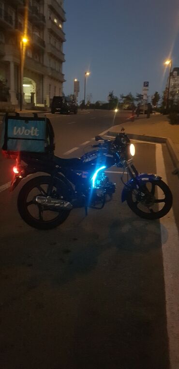 Motosikletlər: Mavi rəngli şəhər/skuter tipli motosiklet - Gözoxşayan mavi kuzov — 2