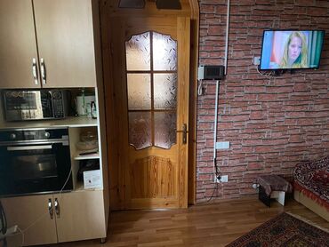 Həyət evləri və villaların satışı: 6 otaqlı, 7000 kv. m, Orta təmir — 12