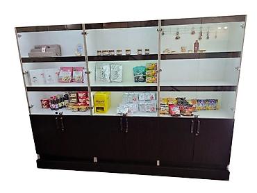 Продаётся шкаф-витрина длинной 3м высотой 2м. есть подиум под шкаф
