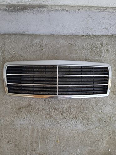 Решетки, облицовки: Решетка радиатора Mercedes-Benz Б/у, Германия