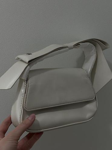 Классические сумки: Новая сумка Charles & Keith — 3 500 сом Оригинальная сумка — 5